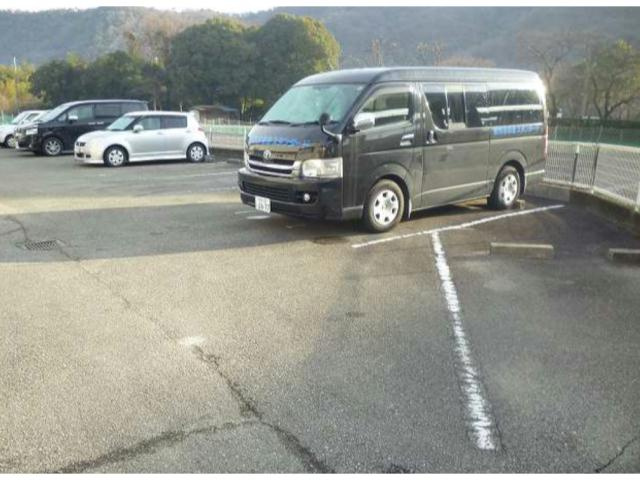レオパレスセント・クロスの駐車場