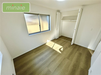 【洋室】 | 保育園8分　小学校６分　床暖房　食洗機付　海神　2号棟 | 同タイプ　プライベートを楽しめる心地よい洋室