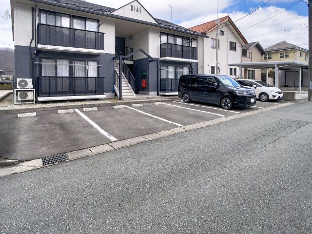 ディアスフロールの駐車場