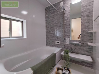 【浴室】 | 当社で現地販売会開催中　長期優良住宅　主寝室9.2帖　上志津　限定1区画 | 浴室は1坪タイプで広々♪
施工例