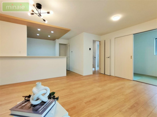 【居間・リビング】 | 当社で現地販売会開催中　長期優良住宅　主寝室9.2帖　上志津　限定1区画 | 施工例