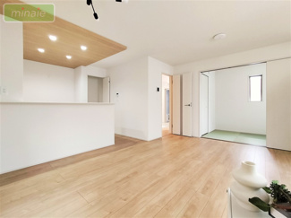 【居間・リビング】 | 当社で現地販売会開催中　長期優良住宅　主寝室9.2帖　上志津　限定1区画 | 施工例