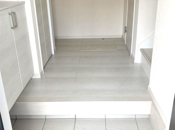 マイホームネクスト港区津金の玄関