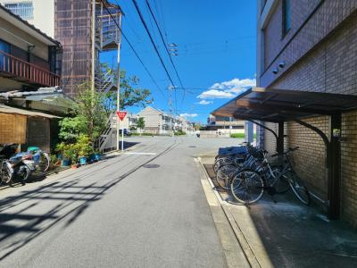SUNRICH御池（サンリッチ御池）の収納|前面道路