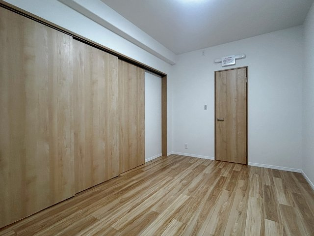 茨木南春日丘プライムタウンB棟の洋室|【洋室６帖】全室が主役。全居室６帖以上の贅沢な空間設計で、暮らしの質をワンランク上へ。