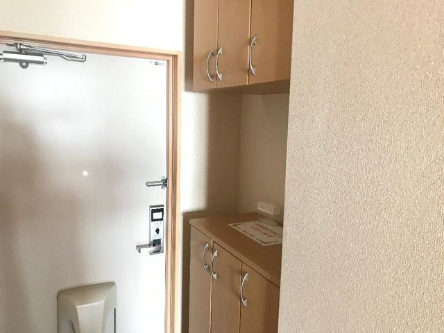 グローリー　パレスの玄関