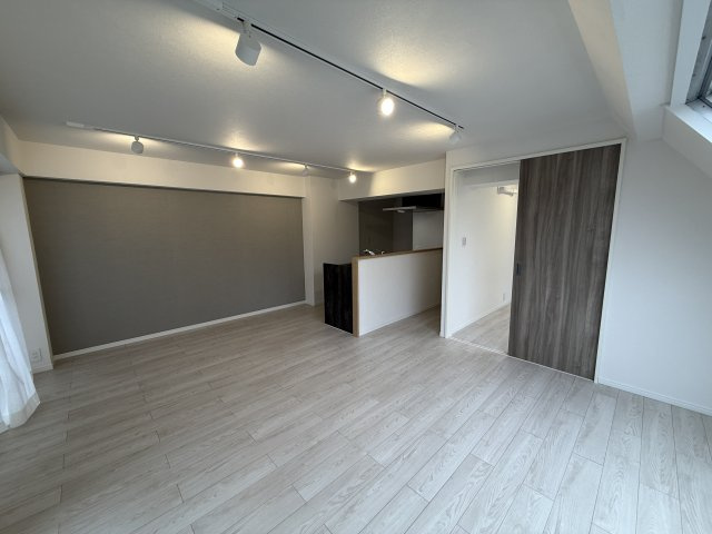 いづみハイツ芦花公園 804号室の居間・リビング