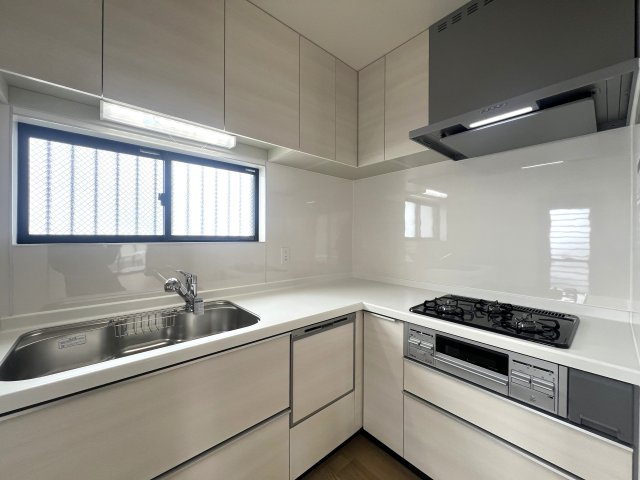 私史上№1ラーメン店がすぐそこ！！！【リフォーム／保土ヶ谷区上星川２丁目中古戸建】のキッチン|お料理しやすいキッチンです