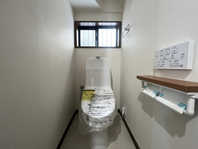 私史上№1ラーメン店がすぐそこ！！！【リフォーム／保土ヶ谷区上星川２丁目中古戸建】のトイレ|落ち着いたトイレです