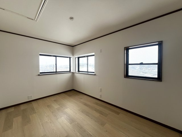 私史上№1ラーメン店がすぐそこ！！！【リフォーム／保土ヶ谷区上星川２丁目中古戸建】の洋室|コンパクトで使いやすい洋室です