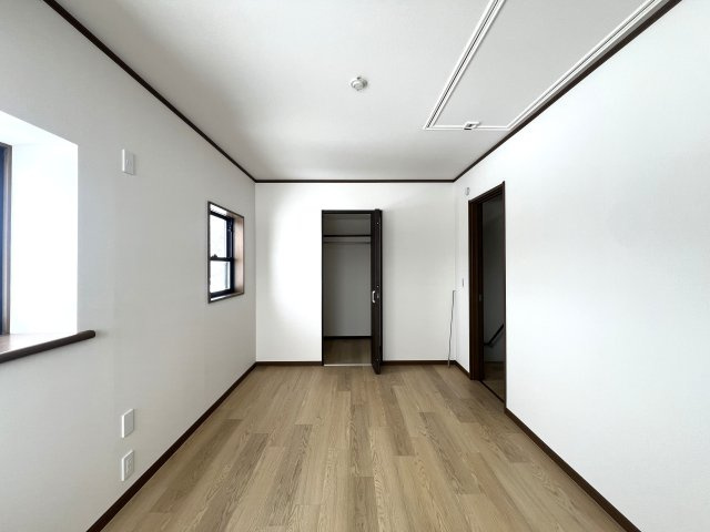 私史上№1ラーメン店がすぐそこ！！！【リフォーム／保土ヶ谷区上星川２丁目中古戸建】の洋室|個人の部屋や寝室として使える洋室です