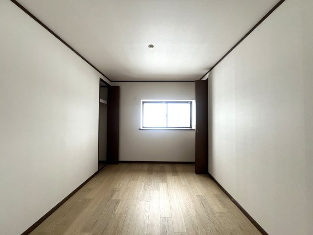 私史上№1ラーメン店がすぐそこ！！！【リフォーム／保土ヶ谷区上星川２丁目中古戸建】の洋室|きれいな洋室です