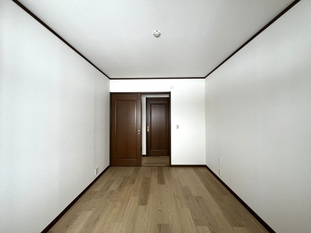 私史上№1ラーメン店がすぐそこ！！！【リフォーム／保土ヶ谷区上星川２丁目中古戸建】の洋室|ゆったりした洋室です