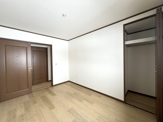 私史上№1ラーメン店がすぐそこ！！！【リフォーム／保土ヶ谷区上星川２丁目中古戸建】の洋室|コンパクトで使いやすい洋室です