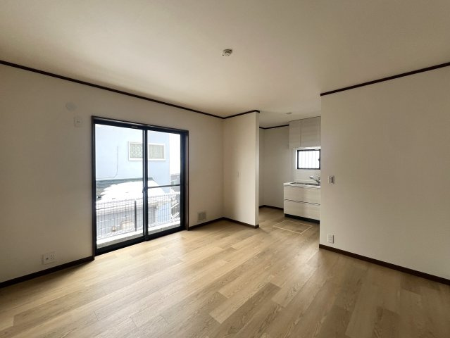 私史上№1ラーメン店がすぐそこ！！！【リフォーム／保土ヶ谷区上星川２丁目中古戸建】の洋室|個人の部屋や寝室として使える洋室です