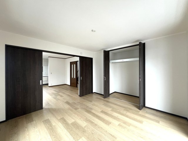 私史上№1ラーメン店がすぐそこ！！！【リフォーム／保土ヶ谷区上星川２丁目中古戸建】の洋室|個人の部屋や寝室として使える洋室です