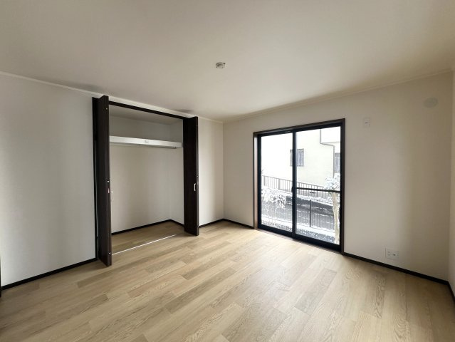 私史上№1ラーメン店がすぐそこ！！！【リフォーム／保土ヶ谷区上星川２丁目中古戸建】の洋室|コンパクトで使いやすい洋室です