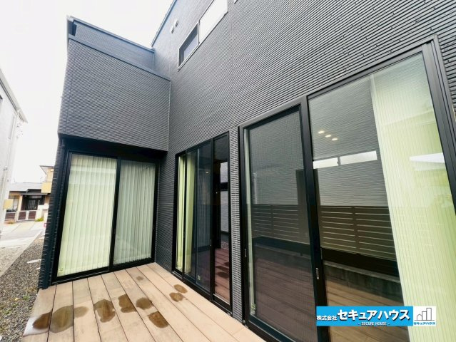 【中古住宅】愛知郡東郷町和合ケ丘二丁目　全1棟の庭|【ウッドデッキ】
◆お子様の遊ぶスペースや、洗濯物を干すスペースにも利用することができます。