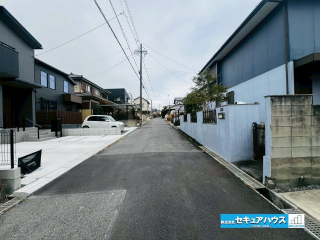 【中古住宅】愛知郡東郷町和合ケ丘二丁目　全1棟の前面道路含む現地写真|事前予約にて現地ご見学いただけます！お気軽にお問い合わせください♪
■株式会社　セキュアハウス■
住宅ローンに強く、知識、経験豊富なスタッフ在籍
お客様に寄り添い、ご成約後もサポート致します。