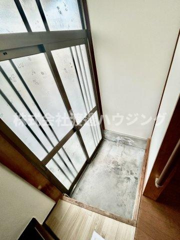 新池島町2丁目一戸建の玄関