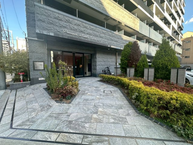 プレサンス難波インフィニティのエントランス