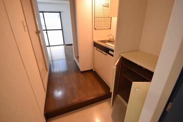 第2シンエイビルのその他|玄関から室内