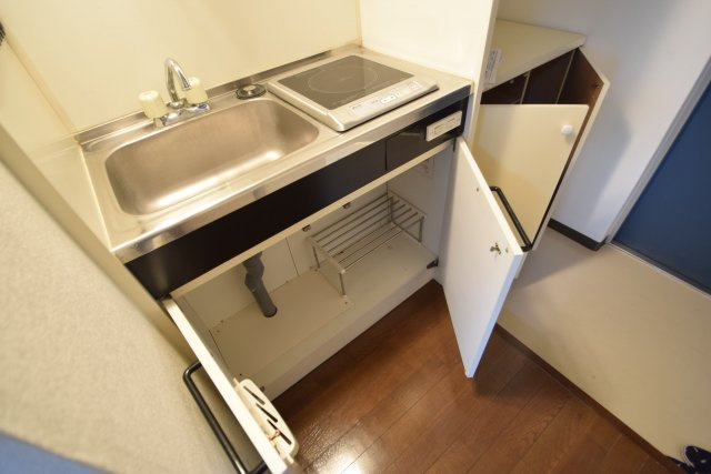 第2シンエイビルのキッチン|キッチン下部収納