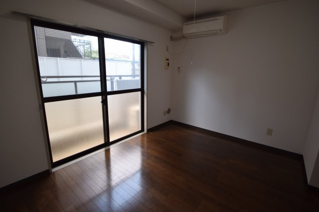 第2シンエイビルの居間・リビング|綺麗な室内