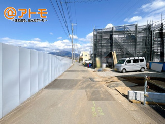【前面道路含む現地写真】