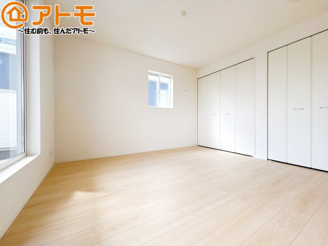【寝室】 | 沼津市大塚第15　新築一戸建て　2号棟 | 毎日すごす部屋の広さや陽当りも気になるポイントですね！現地で体感してみてください♪