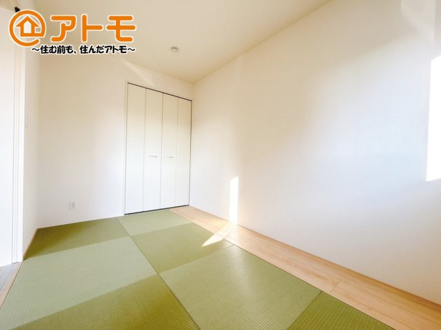 【子供部屋】 | 沼津市大塚第15　新築一戸建て　2号棟 | 和室は客間としてはもちろん、家事の休憩やお子様のおむつ替えにもピッタリ♪