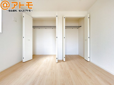 【収納】 | 沼津市大塚第15　新築一戸建て　2号棟 | ハンガーパイプ付きのクローゼットは季節ものなどを収納することができて便利です♪
