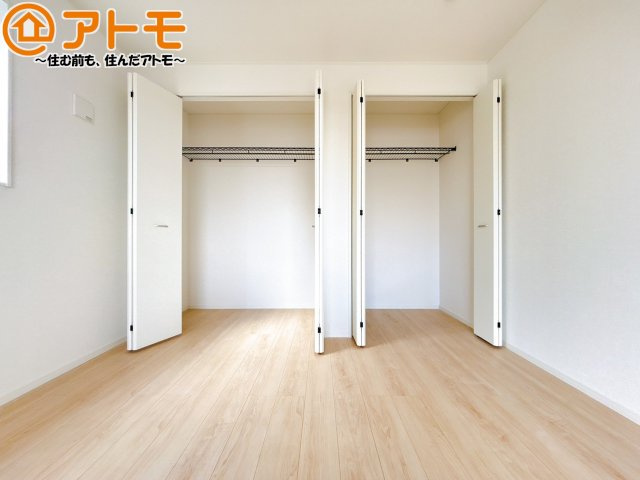 【収納】 | 沼津市大塚第15　新築一戸建て　2号棟 | ハンガーパイプ付きのクローゼットは季節ものなどを収納することができて便利です♪