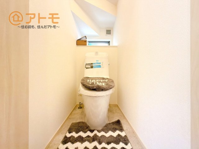 【トイレ】 | 沼津市本郷町1期　新築一戸建て　全1棟 | 窓があり換気もすぐにできる、清潔感のあるトイレです♪