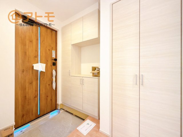 【玄関】 | 沼津市本郷町1期　新築一戸建て　全1棟 | 玄関は収納付きで使い勝手良好♪見た目もすっきり♪