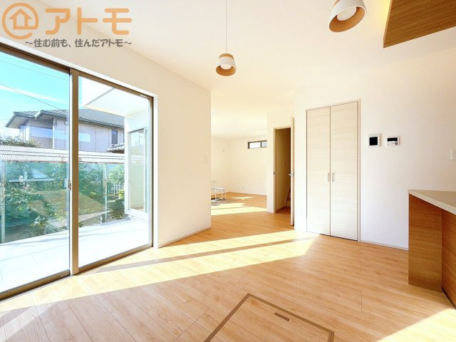 【居間・リビング】 | 沼津市本郷町1期　新築一戸建て　全1棟 | 家族団らんのイメージは、リビングを思い浮かべませんか？リビングこそ広々とした空間が良いですね♪