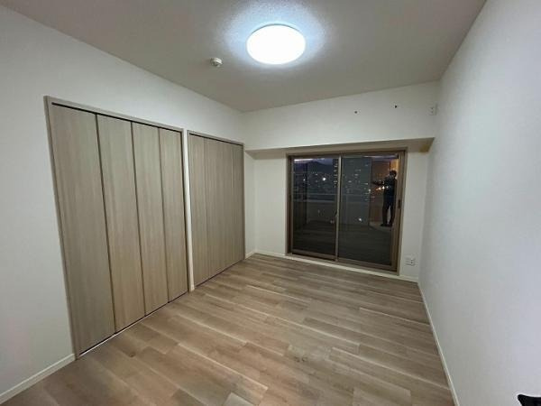 ローレルコート観音新町の洋室