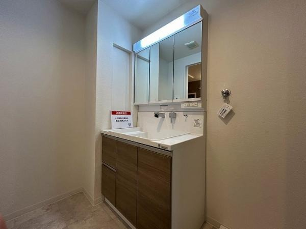 ローレルコート観音新町の独立洗面台