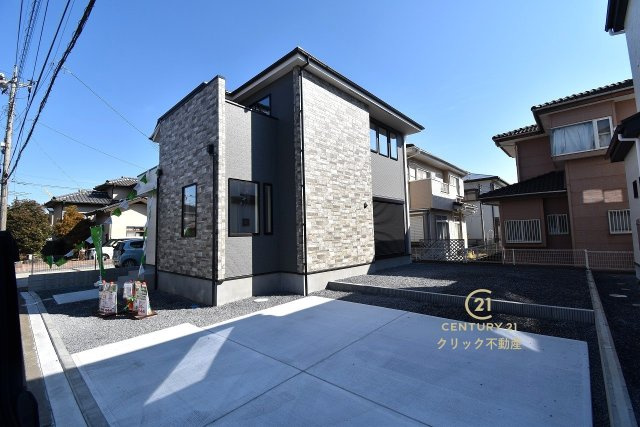 GRACE　水戸市元吉田町　5期 　1の駐車場|並列駐車可能なカースペースを確保。毎日のお車の出し入れがストレスなく行えます！
内覧可能です。ご予約はHPから、またお電話でも、お気軽にどうぞ。