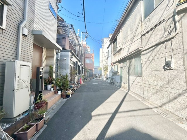 荒川区南千住6丁目　中古戸建の前面道路含む現地写真|2026.02.13撮影

現地ご見学希望・資料請求などお気軽にお問い合わせ下さい！
03-5990-5201