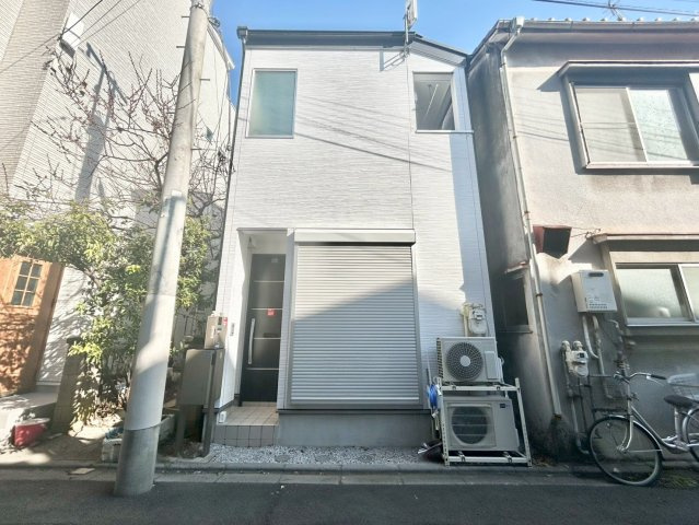 荒川区南千住6丁目　中古戸建の外観|2026.02.13撮影

現地ご見学希望・資料請求などお気軽にお問い合わせ下さい！
03-5990-5201