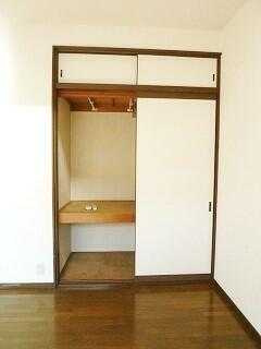 小平市学園西町１丁目のアパートの収納