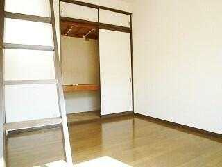 小平市学園西町１丁目のアパートの寝室