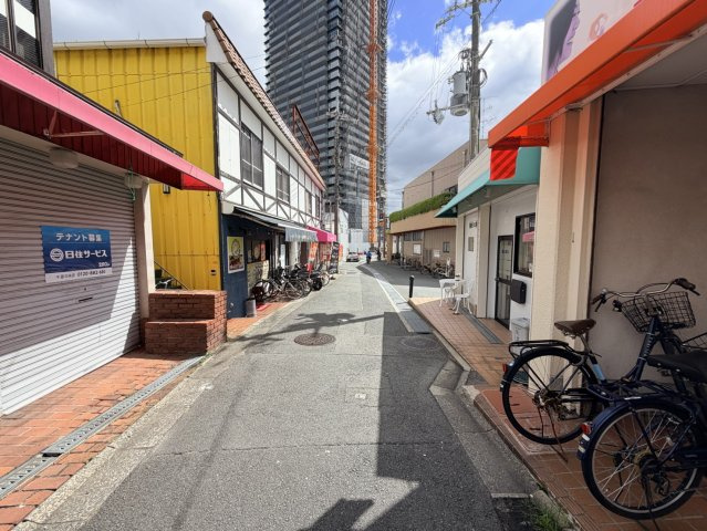 千里丘１丁目店舗の周辺|前面道路　南向き