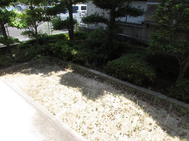 ラフォーレ安倉の庭