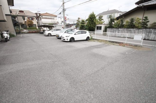 ラフォーレ安倉の駐車場