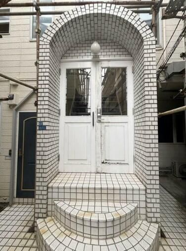 ウィング古屋のエントランス