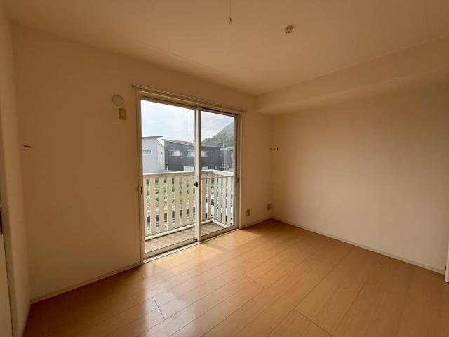 シャルム夢咲の洋室