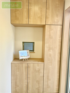 【玄関】 | 小学校7分　中学校6分　幼稚園5分　本北方1　A号棟 | 同タイプ