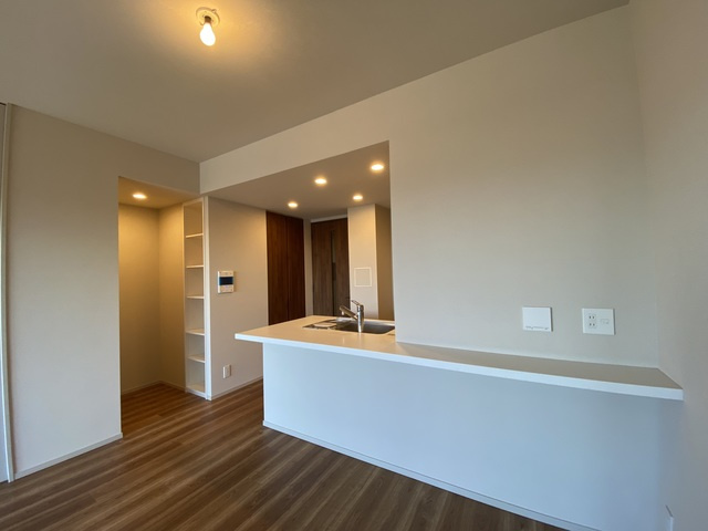 ザ・パークハウス大宮吉敷町翠邸のキッチン|綺麗なダウンライトです！